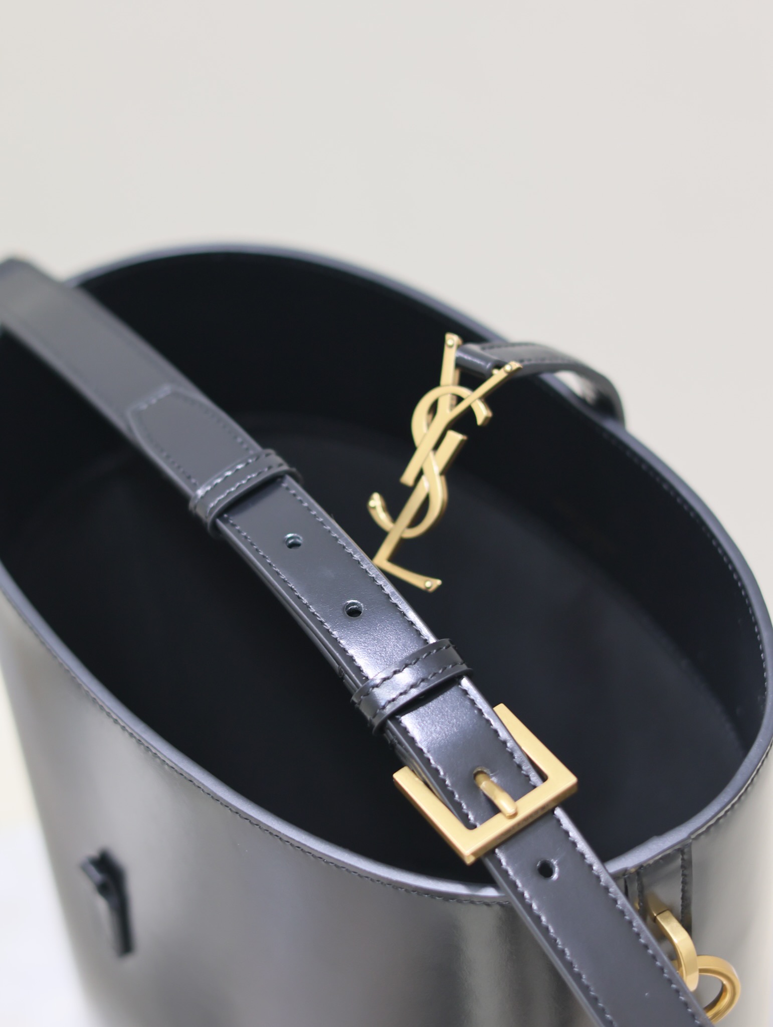 [TOP] Yves Saint Laurent YSL Le 5A7 Shoulder Bag 32×21×16cm - Black&GHW