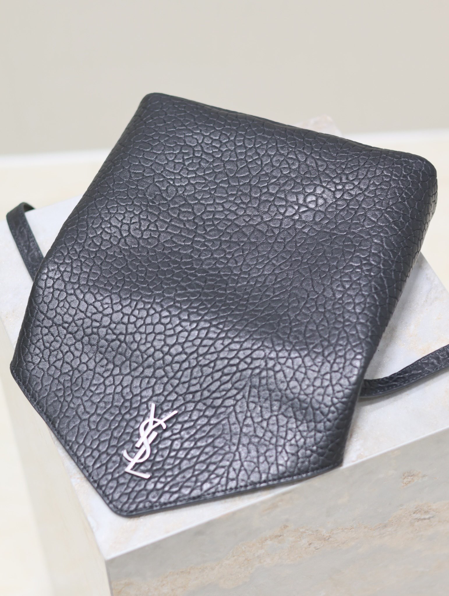 [TOP] Yves Saint Laurent YSL Cassandre Envelope Messenger Bag Lambskin 23×16.5×6cm - BLACK&SHW