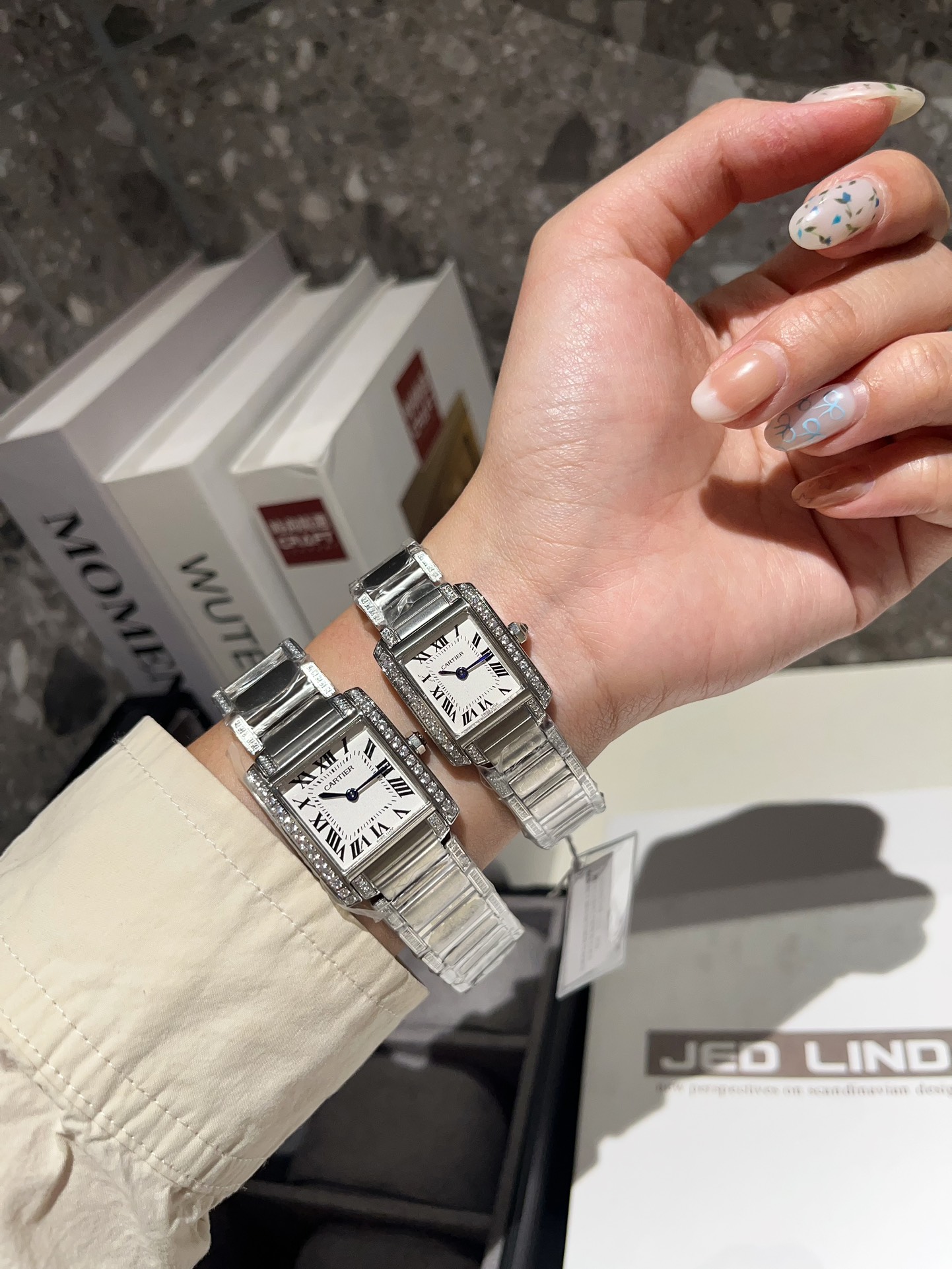 [TOP] Cartier Tank Must Watch - 2 Sizes