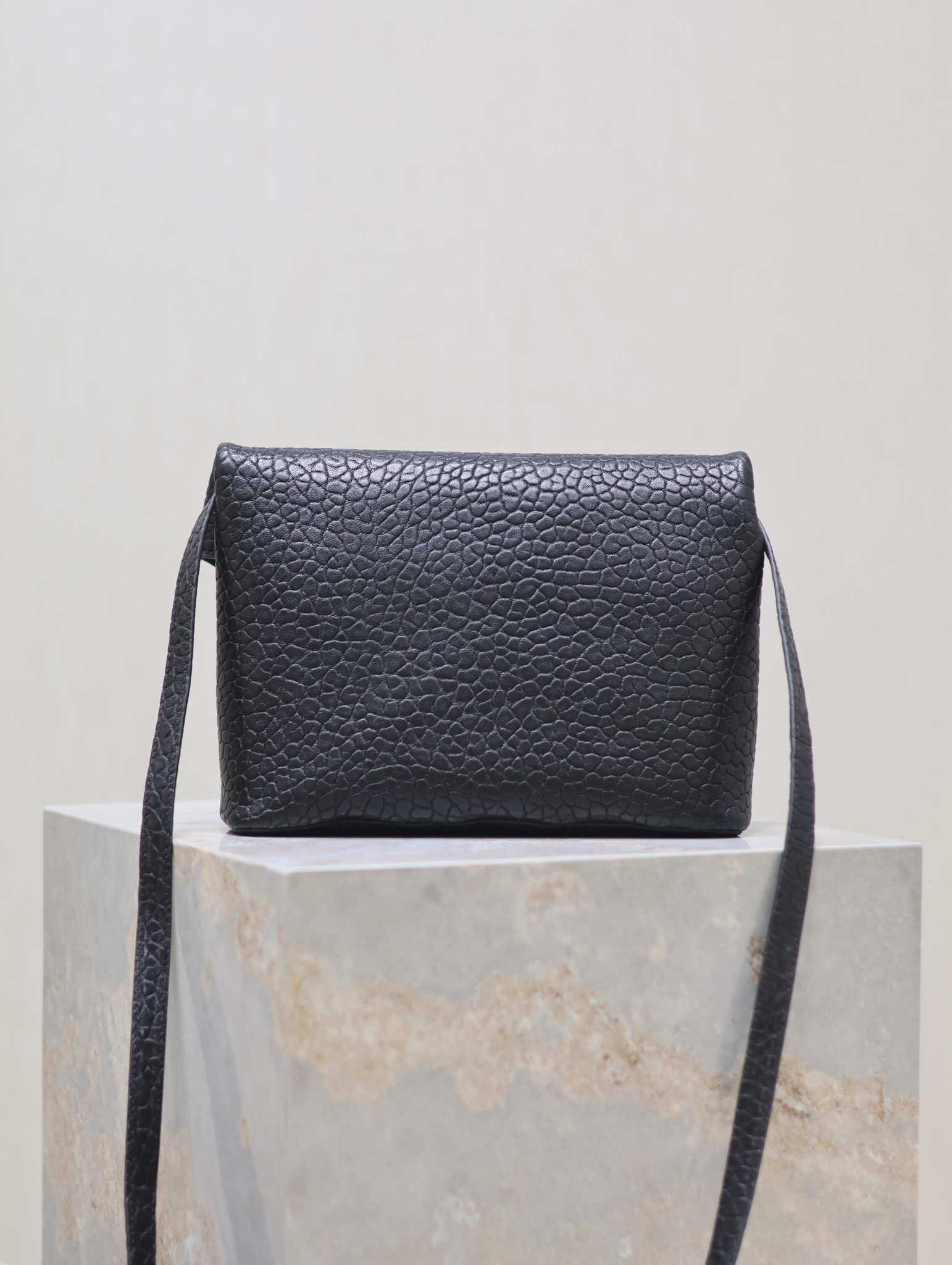 [TOP] Yves Saint Laurent YSL Cassandre Envelope Messenger Bag Lambskin 23×16.5×6cm - BLACK&SHW