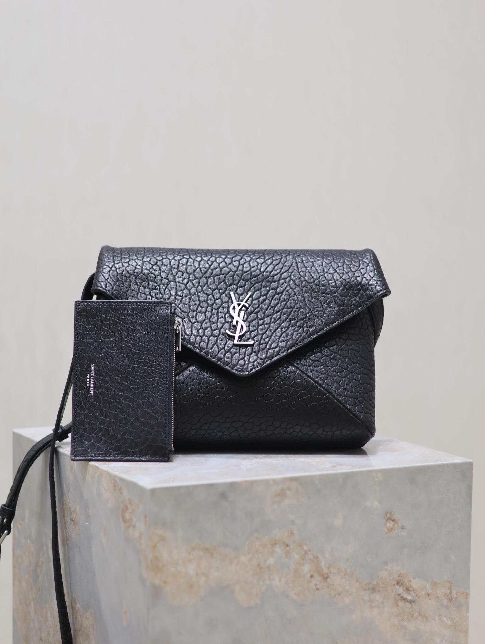 [TOP] Yves Saint Laurent YSL Cassandre Envelope Messenger Bag Lambskin 23×16.5×6cm - BLACK&SHW