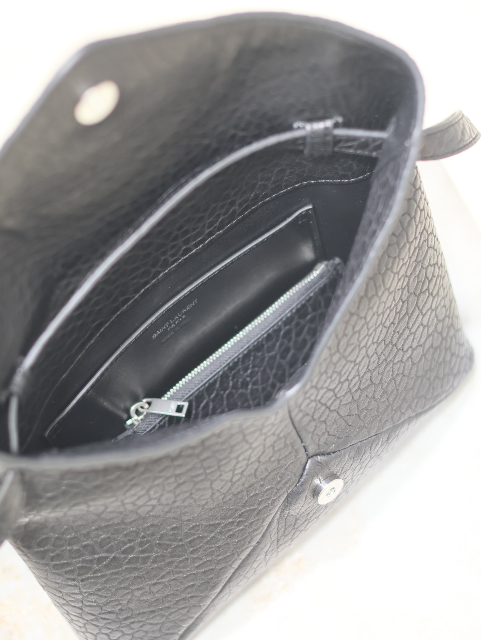 [TOP] Yves Saint Laurent YSL Cassandre Envelope Messenger Bag Lambskin 23×16.5×6cm - BLACK&SHW