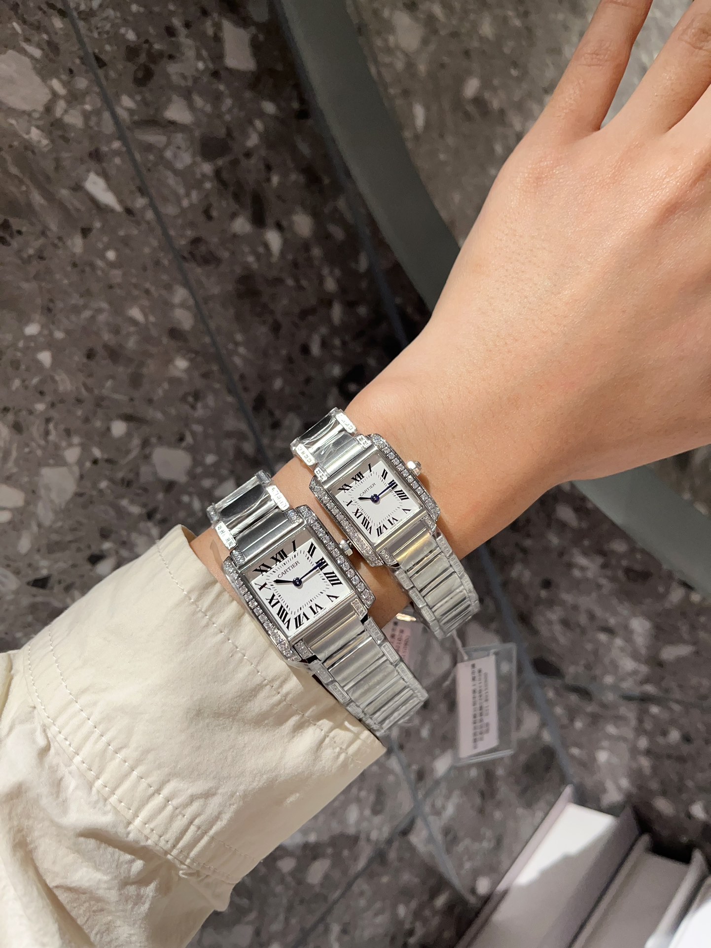 [TOP] Cartier Tank Must Watch - 2 Sizes