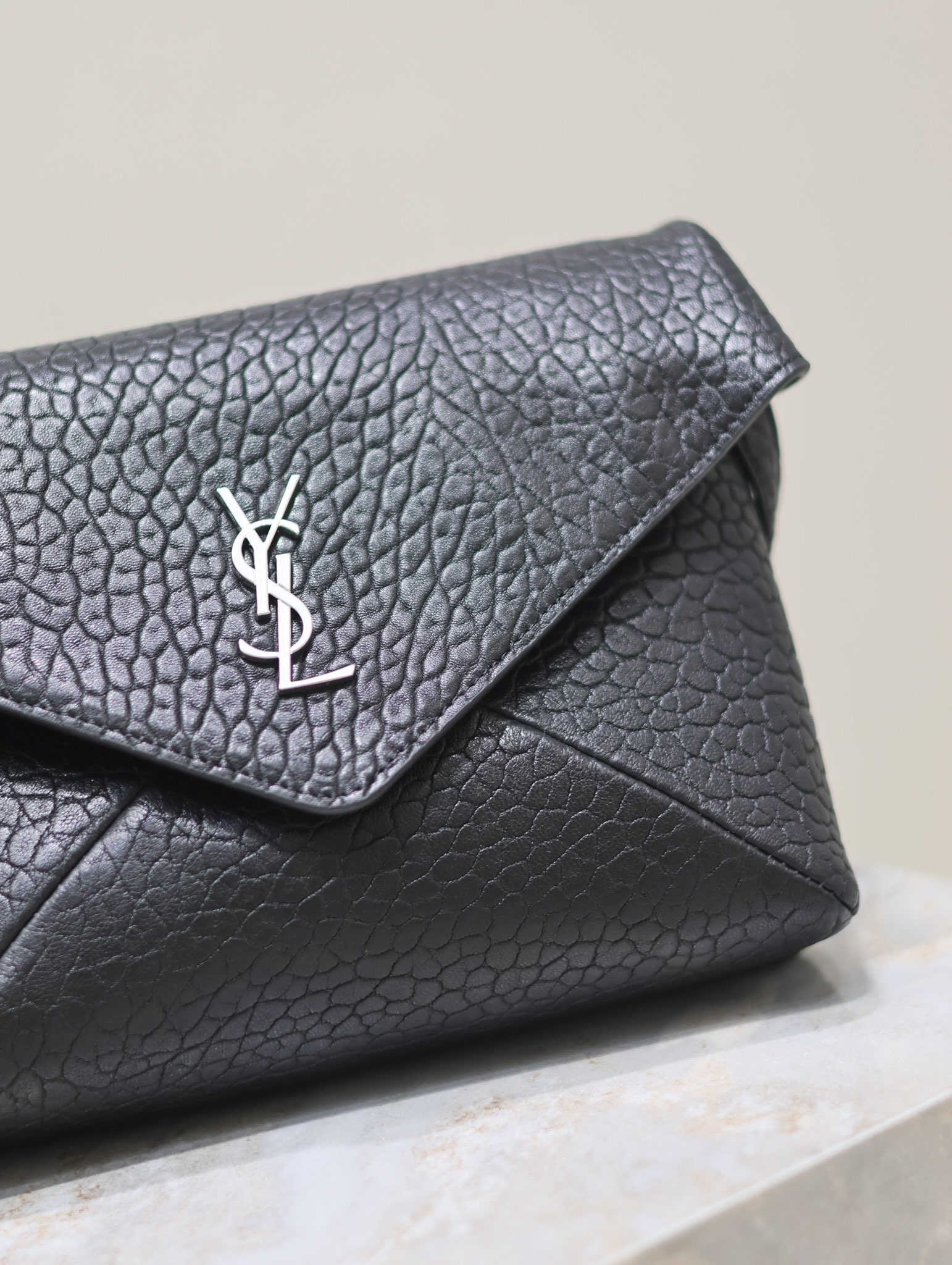 [TOP] Yves Saint Laurent YSL Cassandre Envelope Messenger Bag Lambskin 23×16.5×6cm - BLACK&SHW