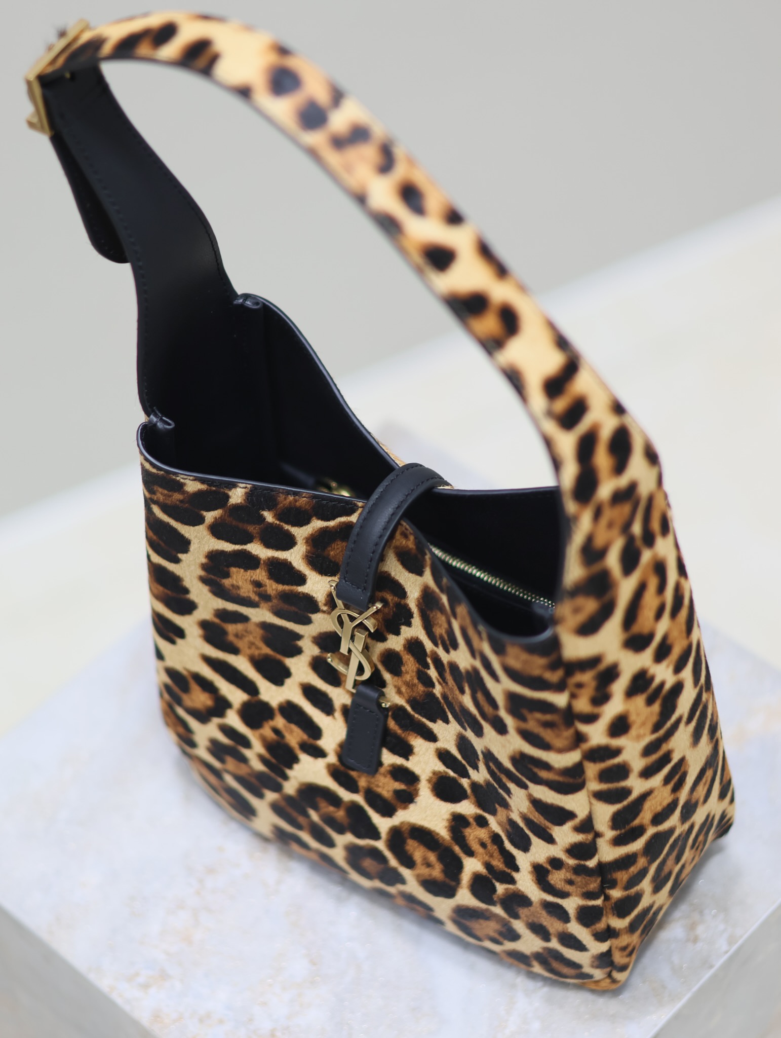 [TOP] Yves Saint Laurent YSL Le 5A7 Hobo Bag 23×22×8.5cm - Leopard&GHW