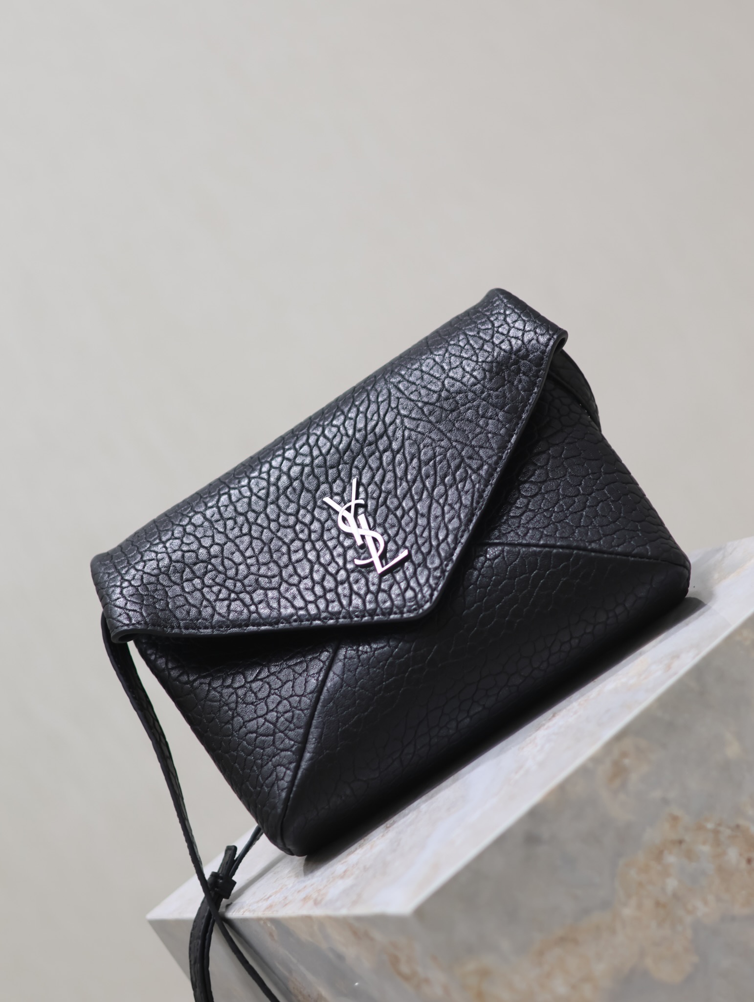 [TOP] Yves Saint Laurent YSL Cassandre Envelope Messenger Bag Lambskin 23×16.5×6cm - BLACK&SHW