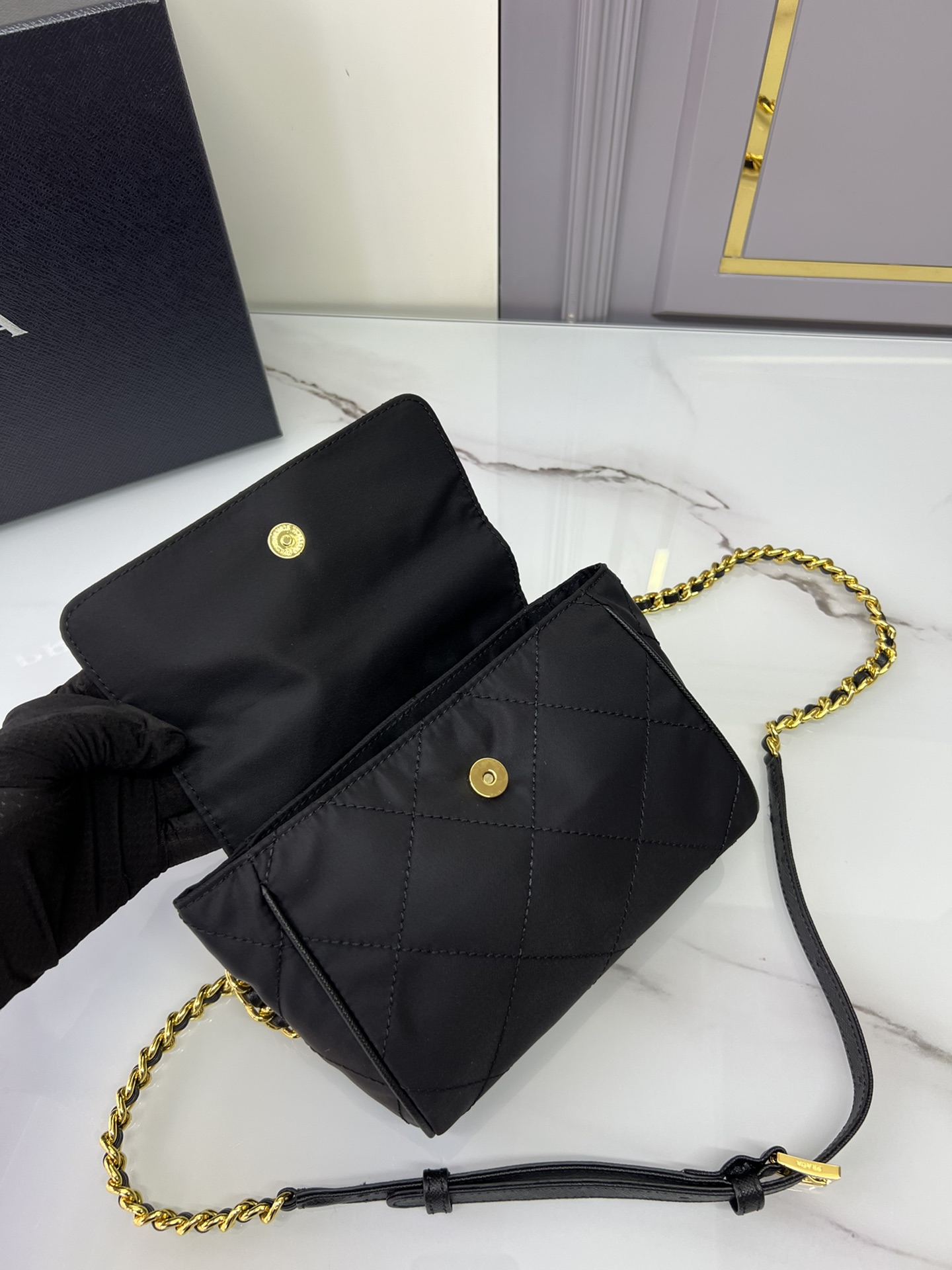 [TOP] PRADA Chain Ridge Wandering Bag 18x16x5cm - Black
