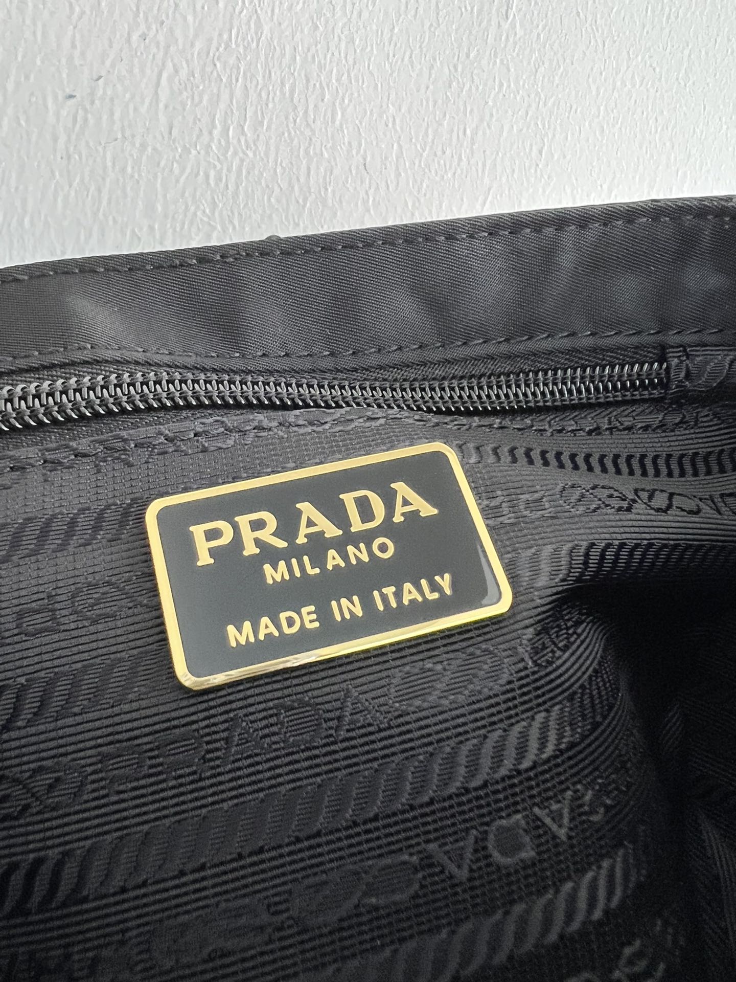 [TOP] PRADA Chain Ridge Wandering Bag 18x16x5cm - Black