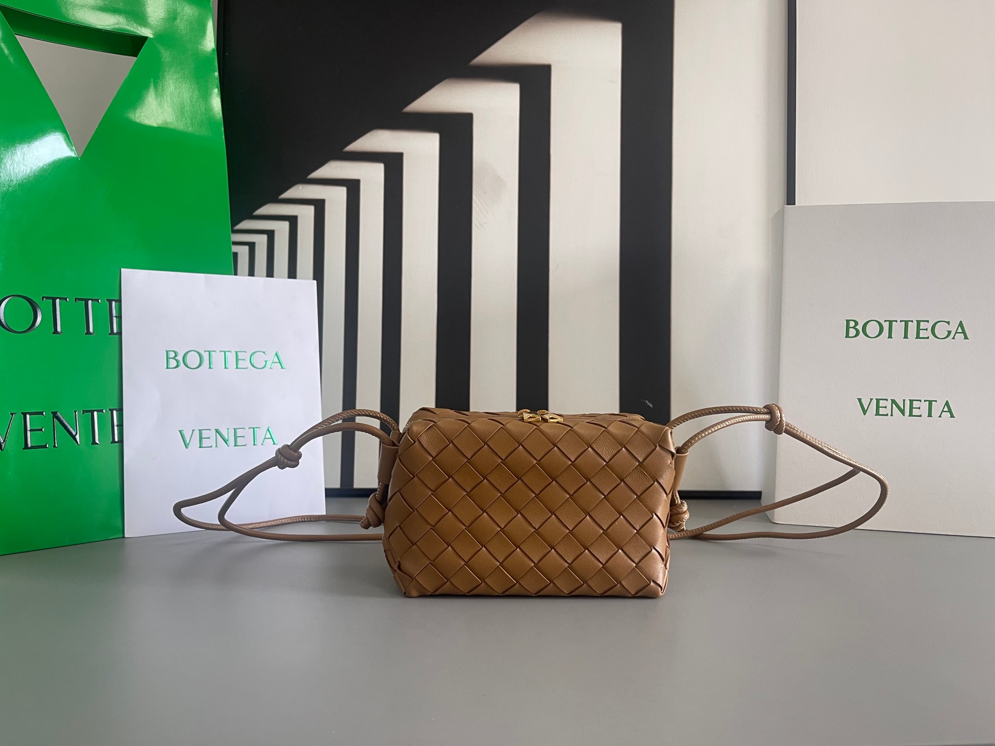 [TOP] Bottega Veneta BV Loop Camera Bag Lambskin 17x10x6cm - Brown