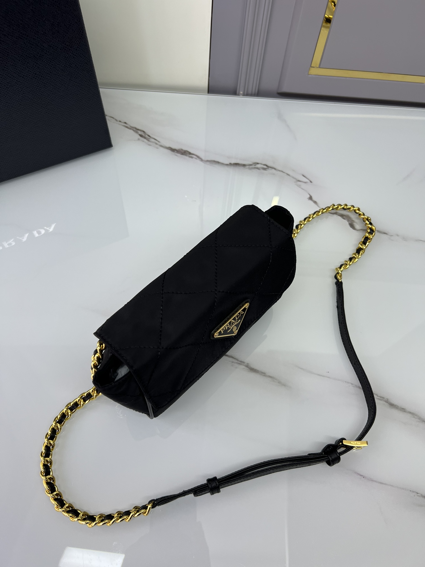 [TOP] PRADA Chain Ridge Wandering Bag 18x16x5cm - Black
