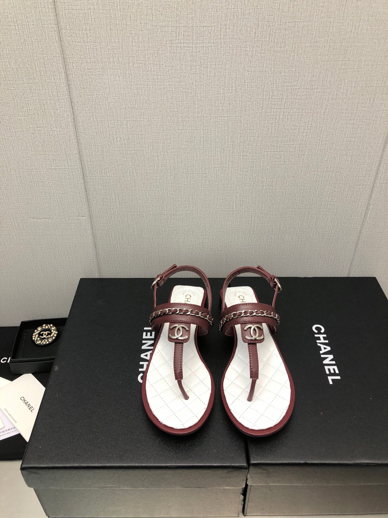 [TOP] CHANEL Flip Sandals with Chain - 3 Color