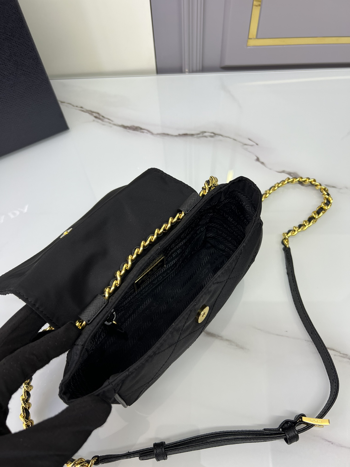 [TOP] PRADA Chain Ridge Wandering Bag 18x16x5cm - Black