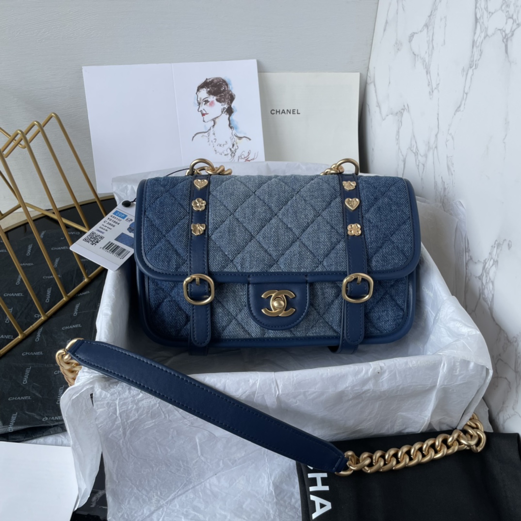 [TOP] CHANEL Cowhide Messenger Bag 20cm/24cm - 2 Colors