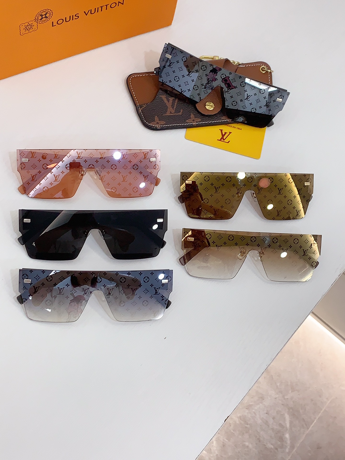 [TOP] Louis Vuitton LV Sunglasses - 6 Colors