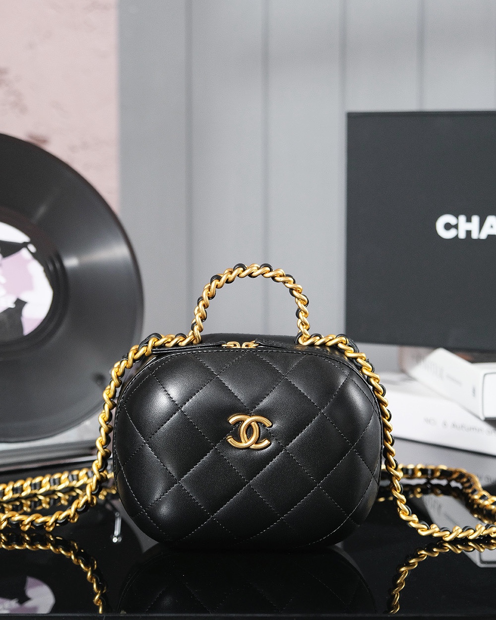 [TOP] CHANEL Lambskin Quilted Small CC Bubble Vanity Case Bag 13.5x16.5x10.5 cm - 2 Colors
