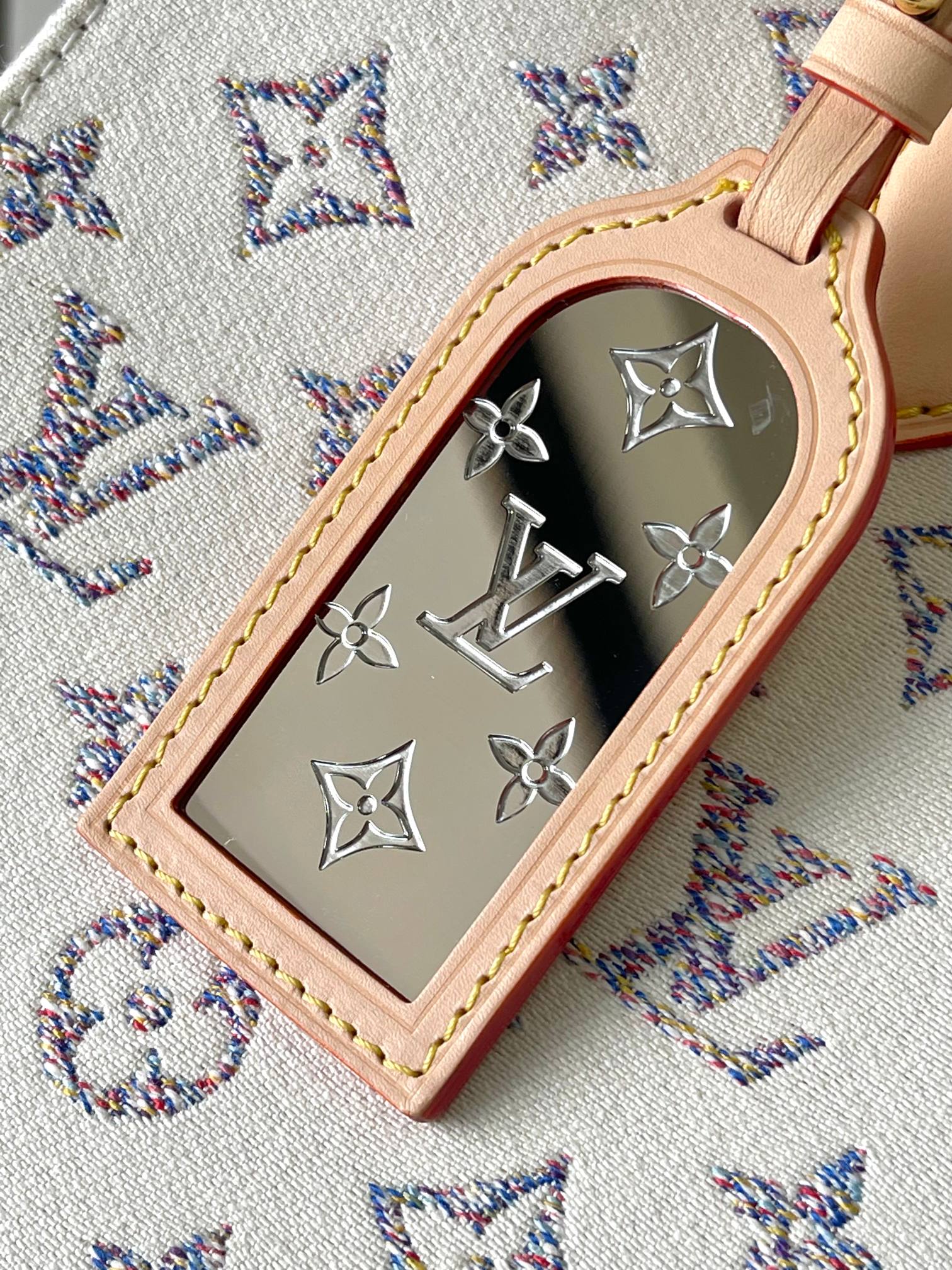 [TOP] Louis Vuitton LV On The Go MM Bag 35 x 27 x 14 cm- White