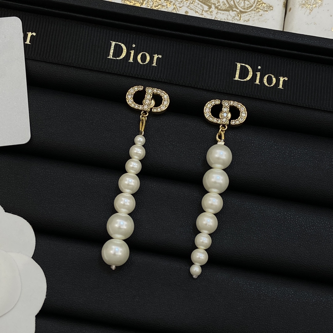 [TOP] Christian Dior Pearl Earring - White