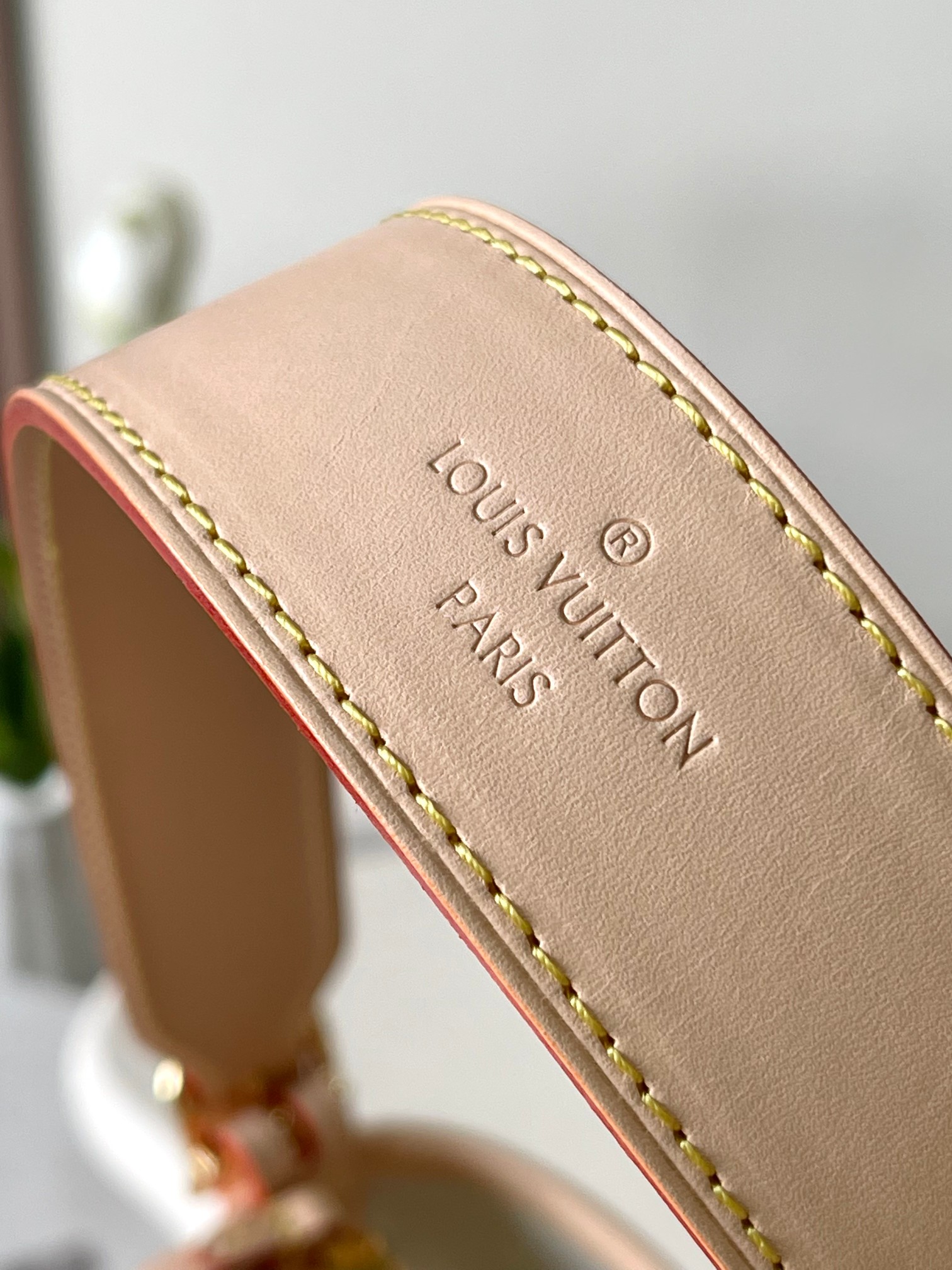 [TOP] Louis Vuitton LV  Carryall  PM Bag 29x24x12cm - White