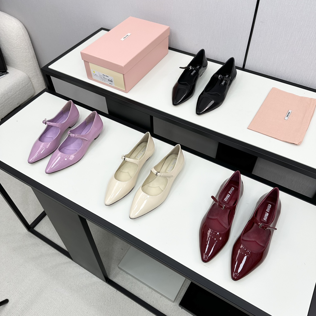 [TOP] Miu Miu Pointed Mary Jane Flat Shoes - 4 Color