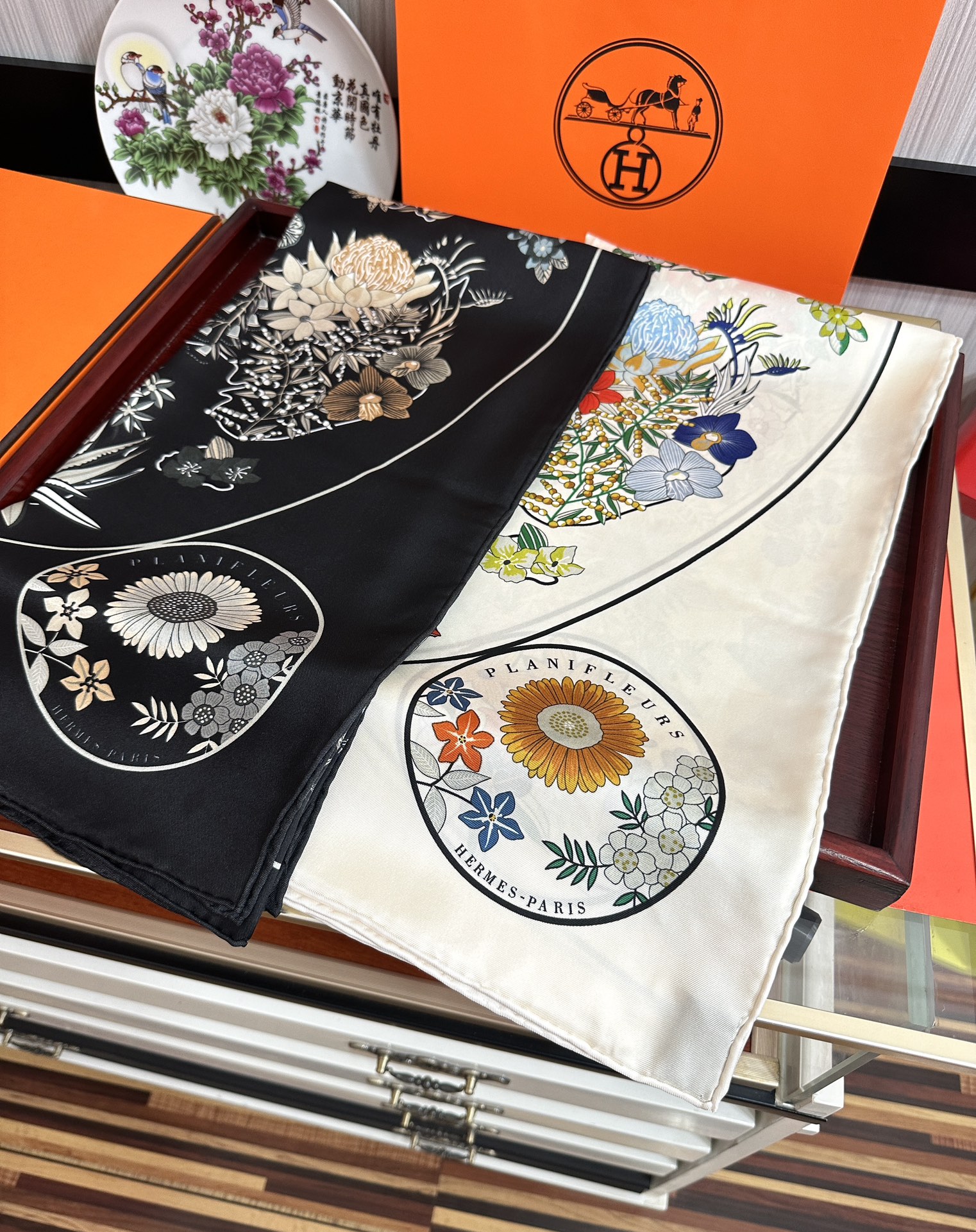 [TOP] HERMES Flower Drawing Map Mulberry Silk Scarf 90cm×90cm - 2 Colors