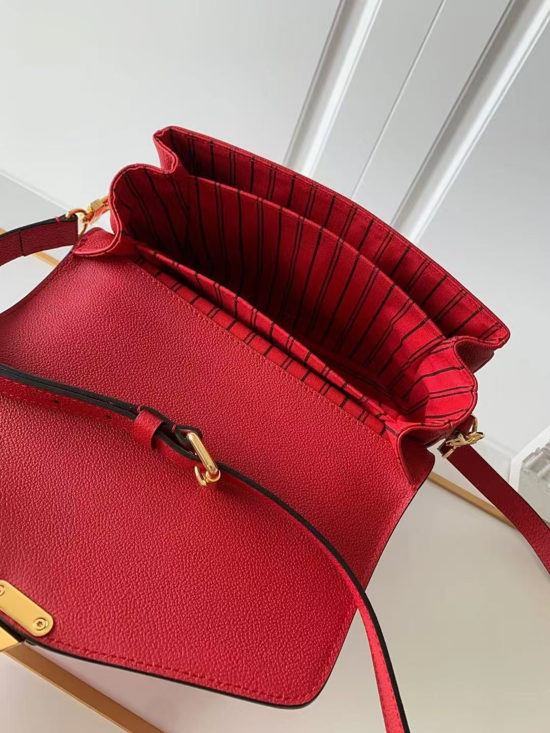 [TOP] Louis Vuitton LV Pochette Metis Bag 25×19×7cm - Red