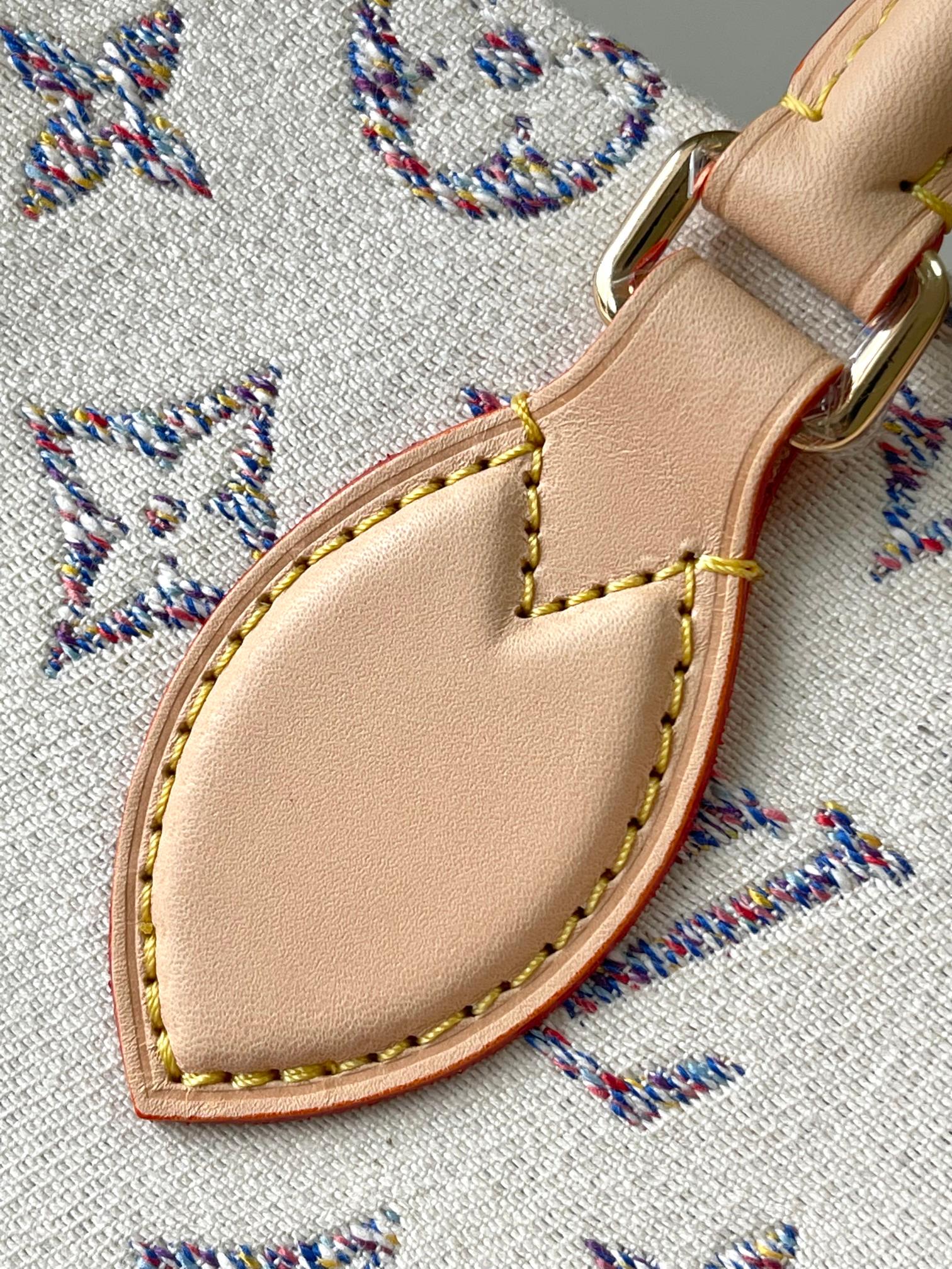 [TOP] Louis Vuitton LV On The Go MM Bag 35 x 27 x 14 cm- White