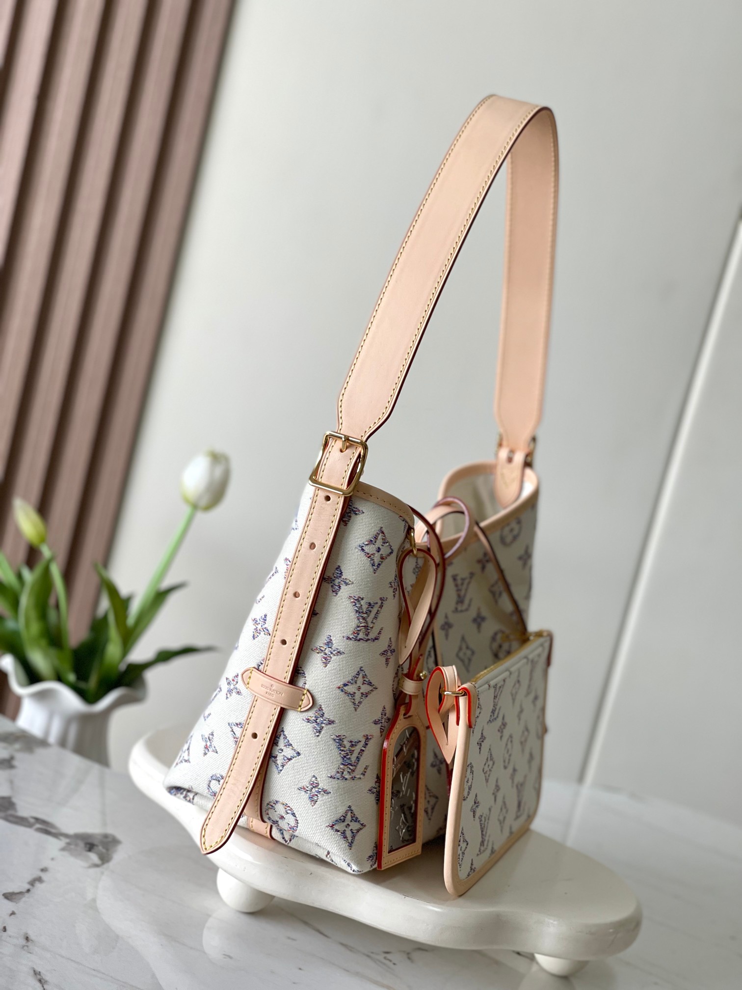 [TOP] Louis Vuitton LV  Carryall  PM Bag 29x24x12cm - White