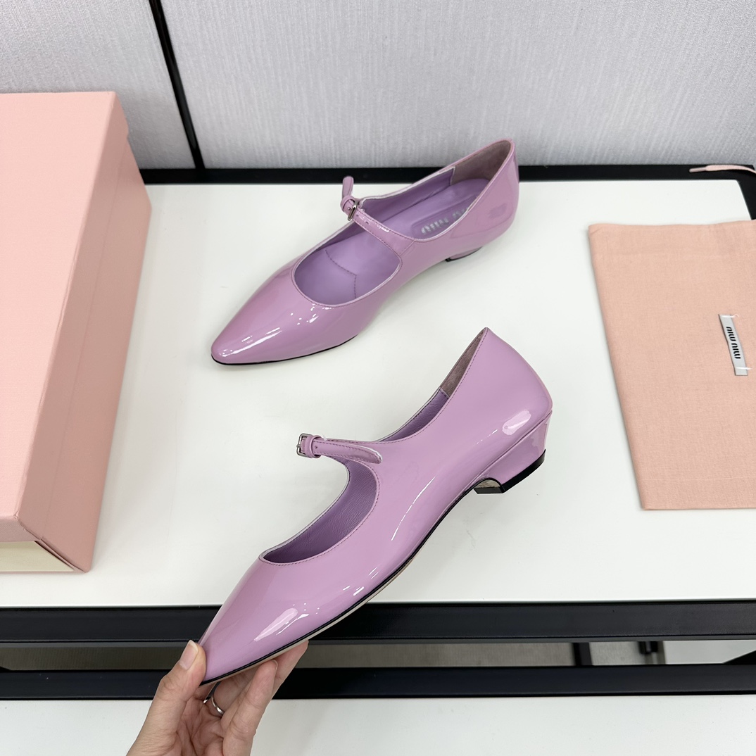 [TOP] Miu Miu Pointed Mary Jane Flat Shoes - 4 Color
