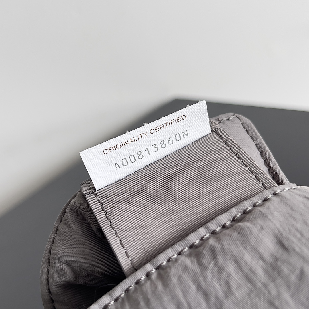 [TOP] Bottega Veneta BV Padded Tech Cassette Bag 23x14x7.5cm - Gray