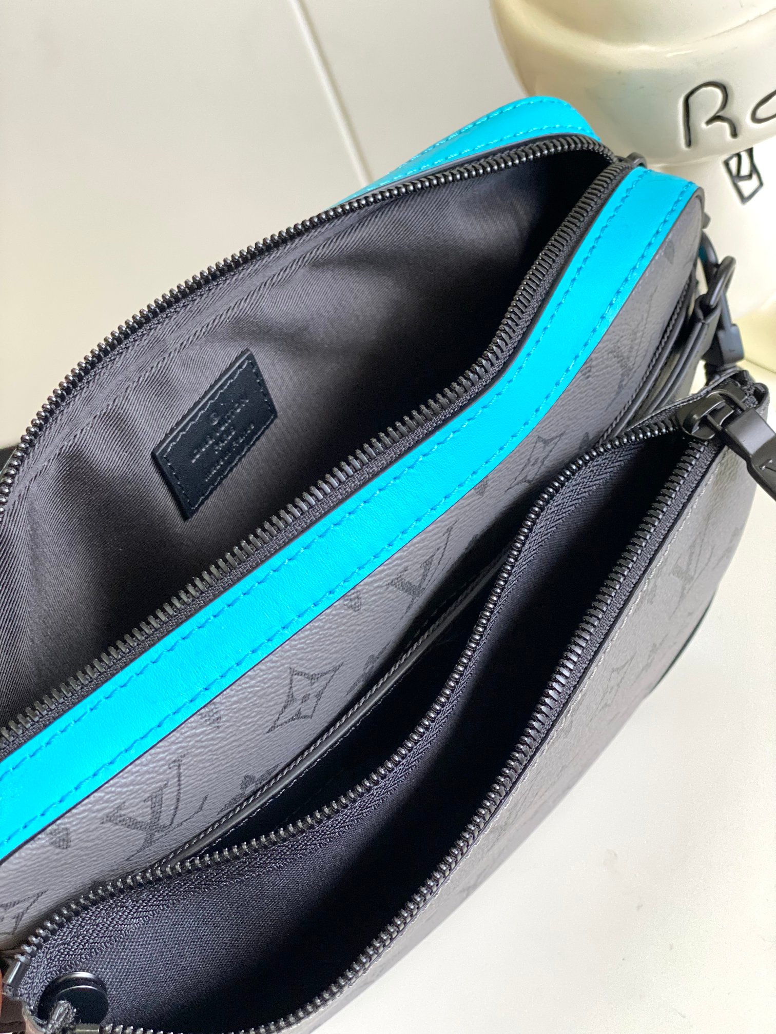 [TOP] Louis Vuitton LV Trio Messenger Bag 25×18.5×7cm - Black