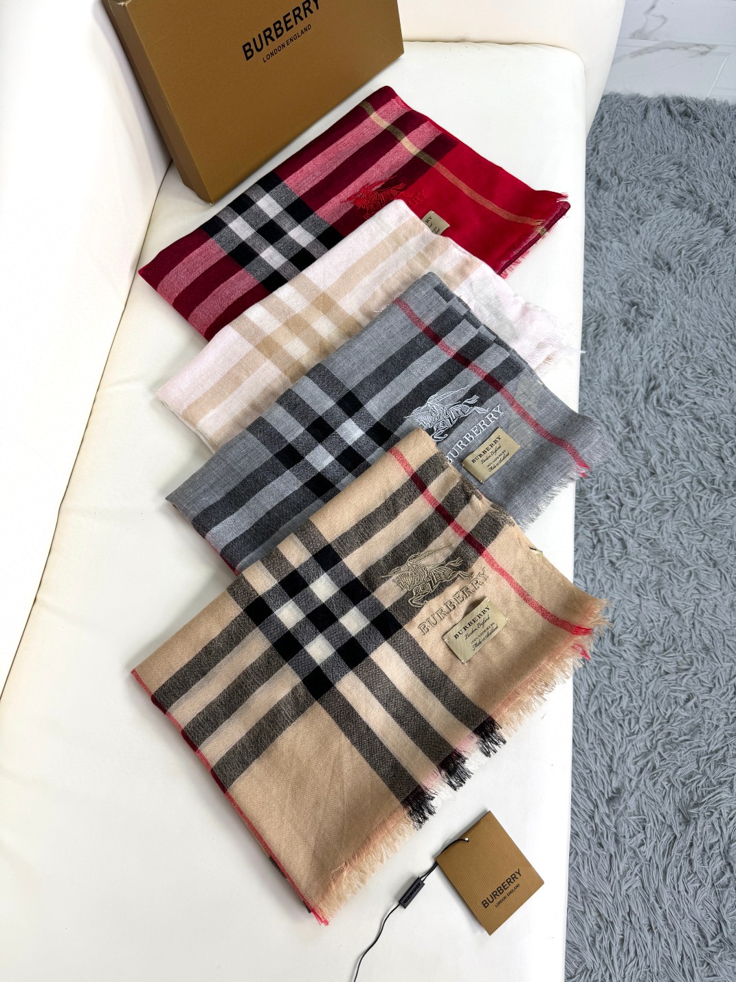 [TOP] BURBERRY Classic Warhorse Check Scarf 110x220 cm - 4 Colors