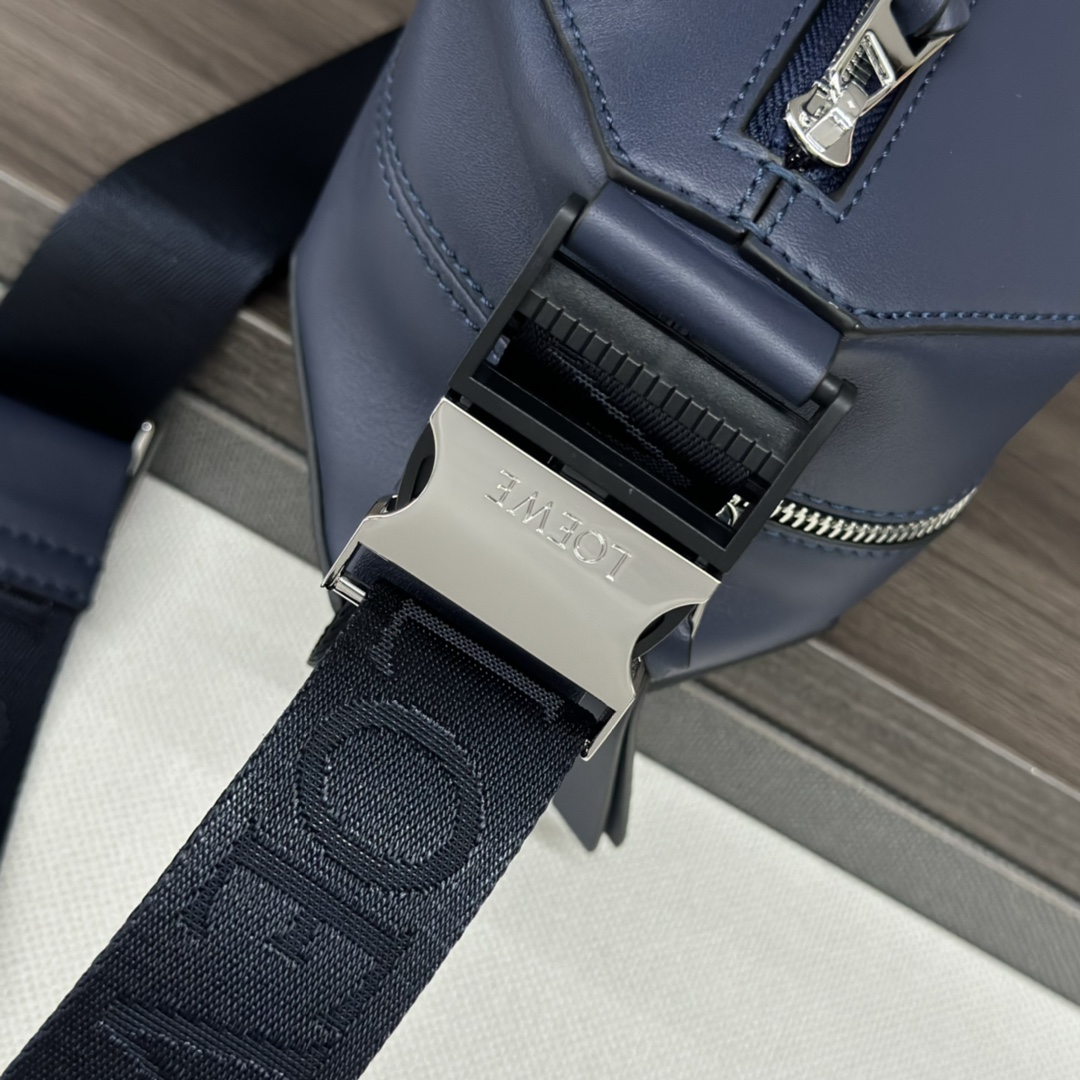 [TOP] LOEWE Classic Cowhide Deformation Sling Handbag 32.5*9*12.3cm - 2 Colour