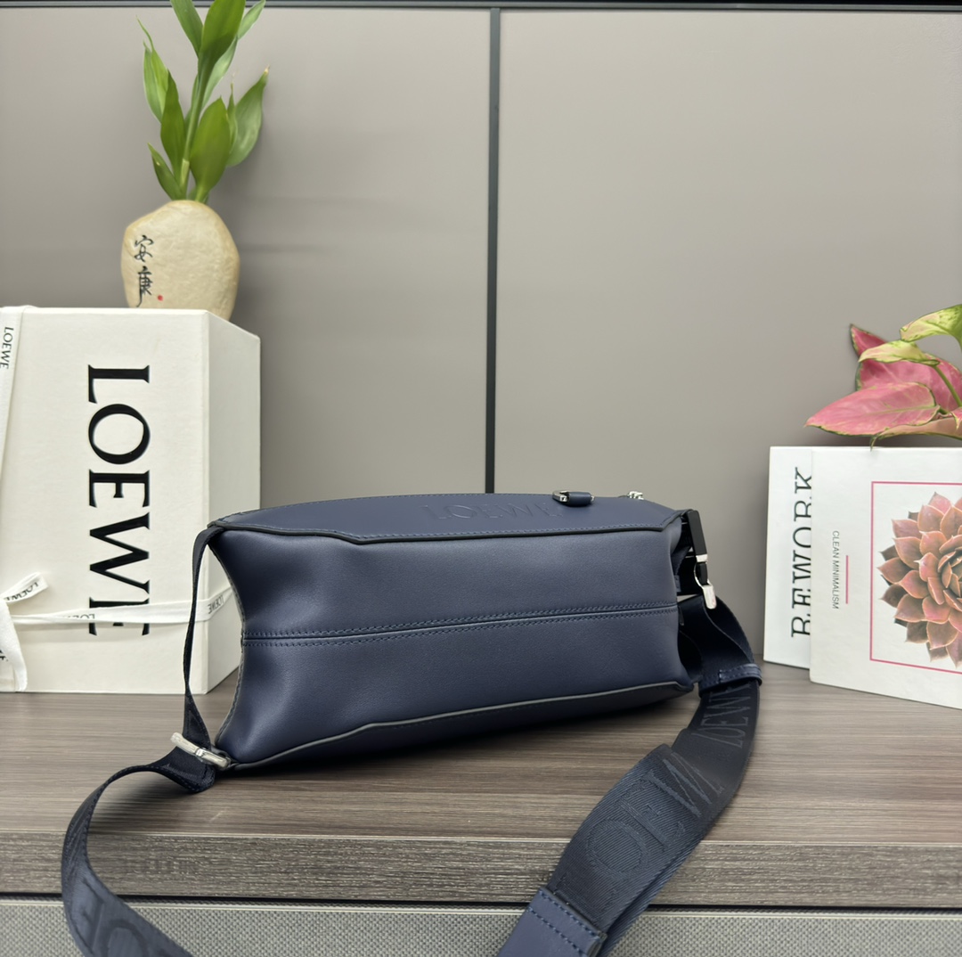 [TOP] LOEWE Classic Cowhide Deformation Sling Handbag 32.5*9*12.3cm - 2 Colour