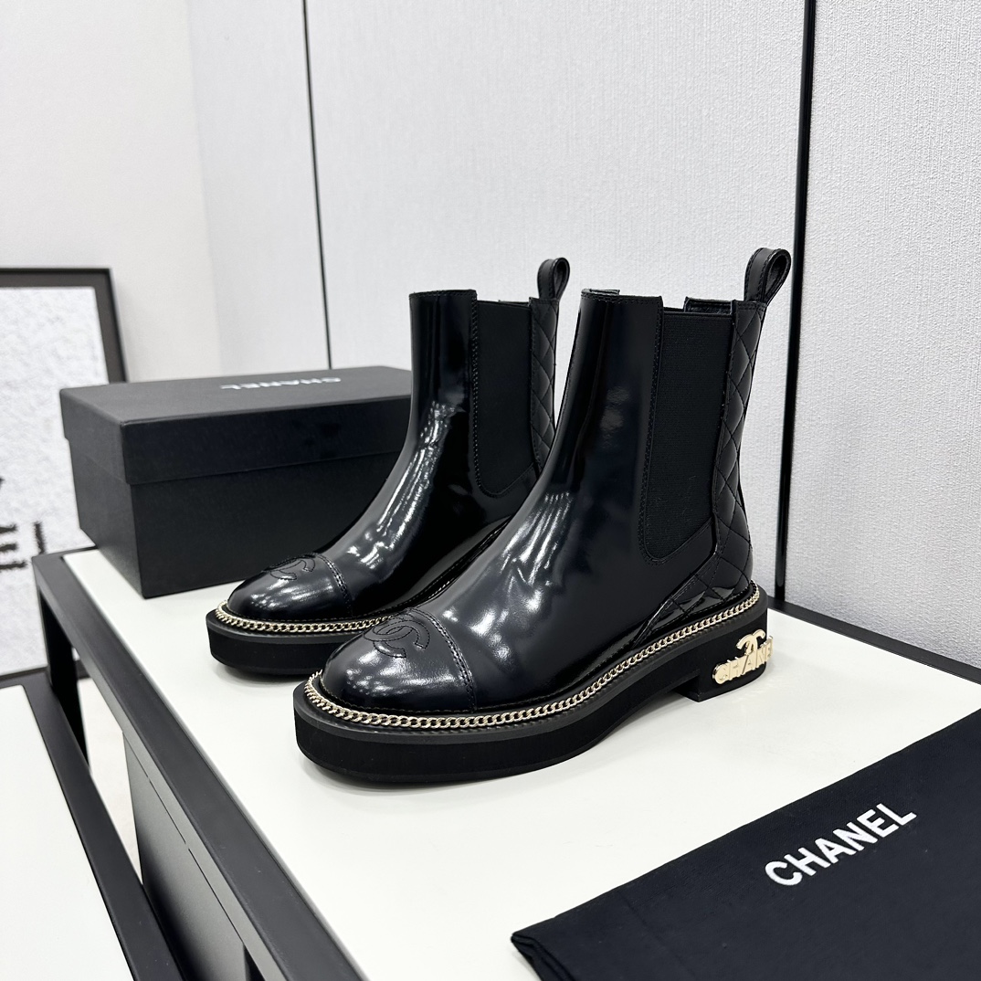 [TOP] CHANEL Short Boots with CC Logo - Black