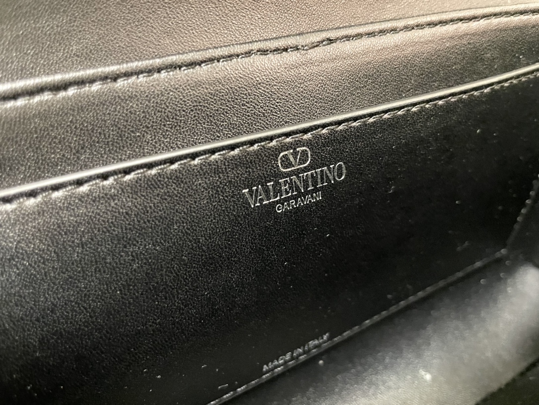 [TOP] VALENTINO Rockstud Cowhide Bag 26x13x7cm - 4 Colour