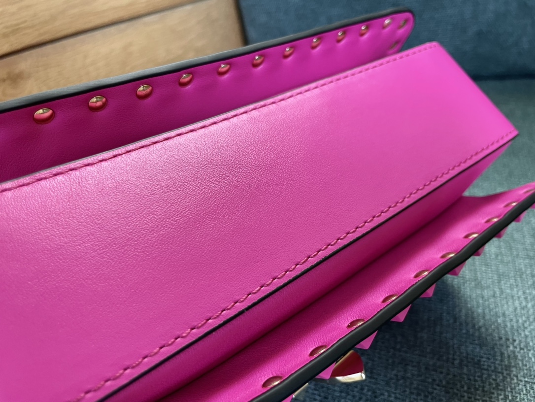 [TOP] VALENTINO Garavani Rockstud Cowhide Bag 23x13x9cm/18.5x12x8cm - 3 Colour