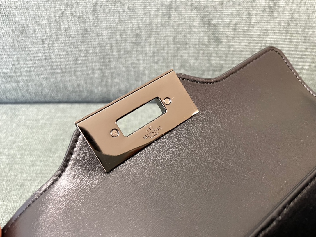 [TOP] VALENTINO Rockstud Cowhide Bag 26x13x7cm - 4 Colour