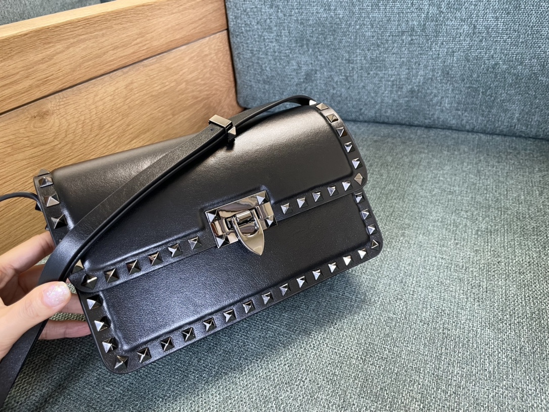 [TOP] VALENTINO Garavani Rockstud Cowhide Bag 23x13x9cm/18.5x12x8cm - 3 Colour