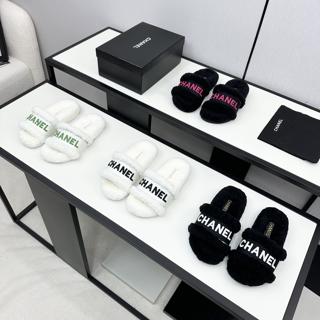 [TOP] CHANEL Wool Slippers with Embroidered Stripes Logo - 4 Color