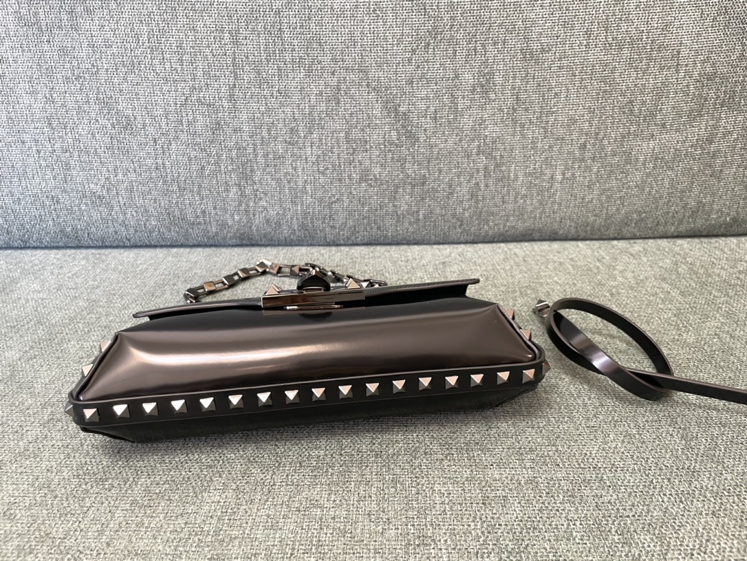 [TOP] VALENTINO Rockstud Cowhide Bag 26x13x7cm - 4 Colour