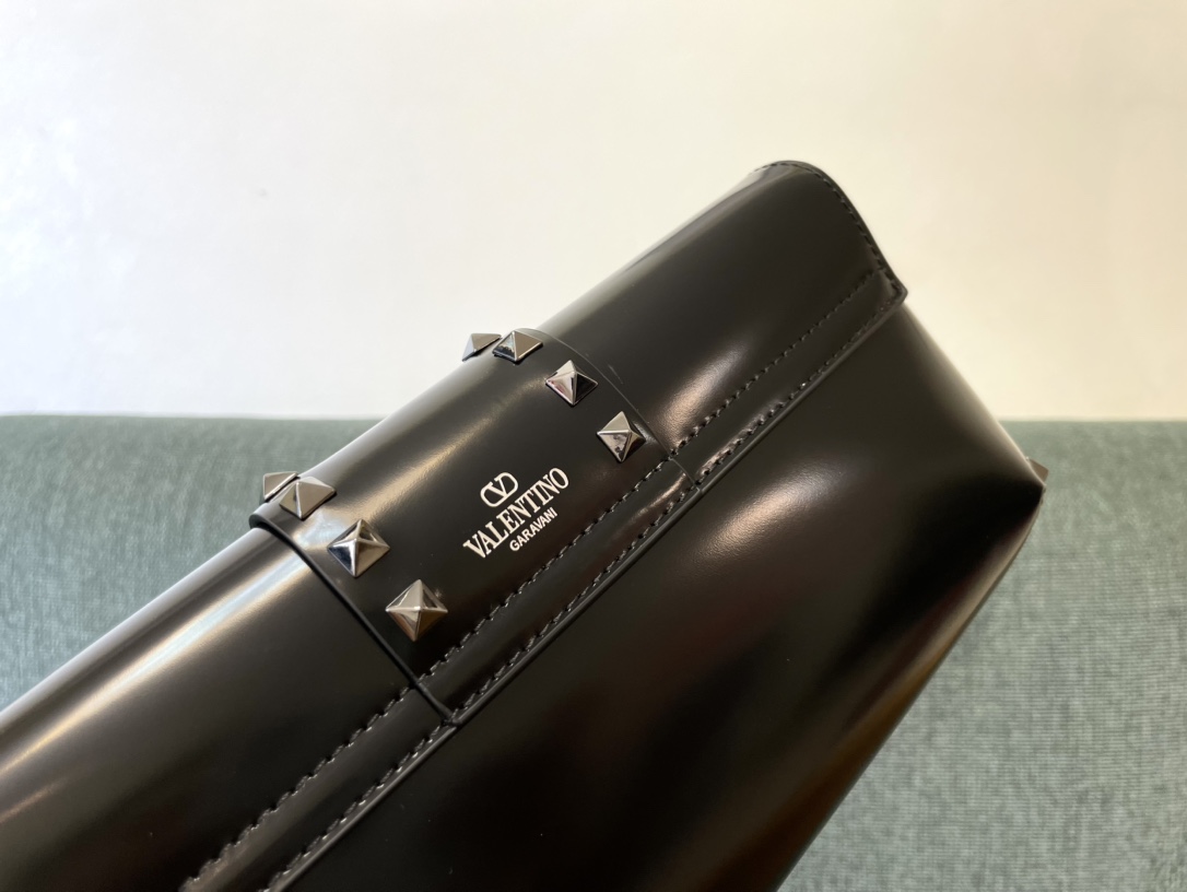 [TOP] VALENTINO Rockstud Cowhide Bag 26x13x7cm - 4 Colour