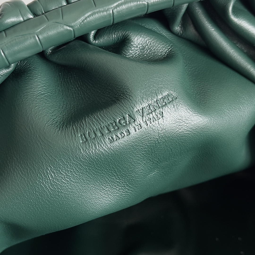 [TOP] Bottega Veneta BV Pouch Bag Crocodile-print Crinkled Cowhide 38x20x8.5cm - Dark Green