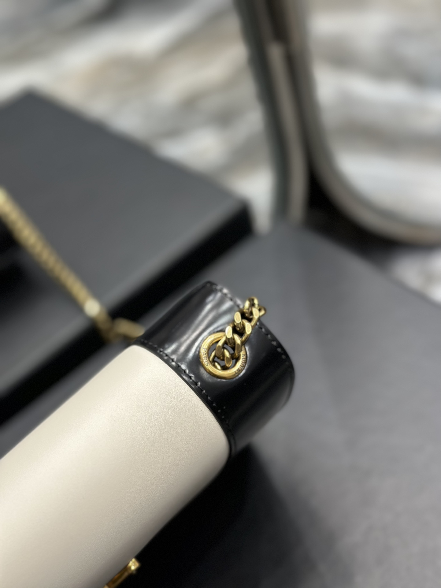 [TOP] Yves Saint Laurent YSL Kate Bag 20x13.5x6cm - Black and White