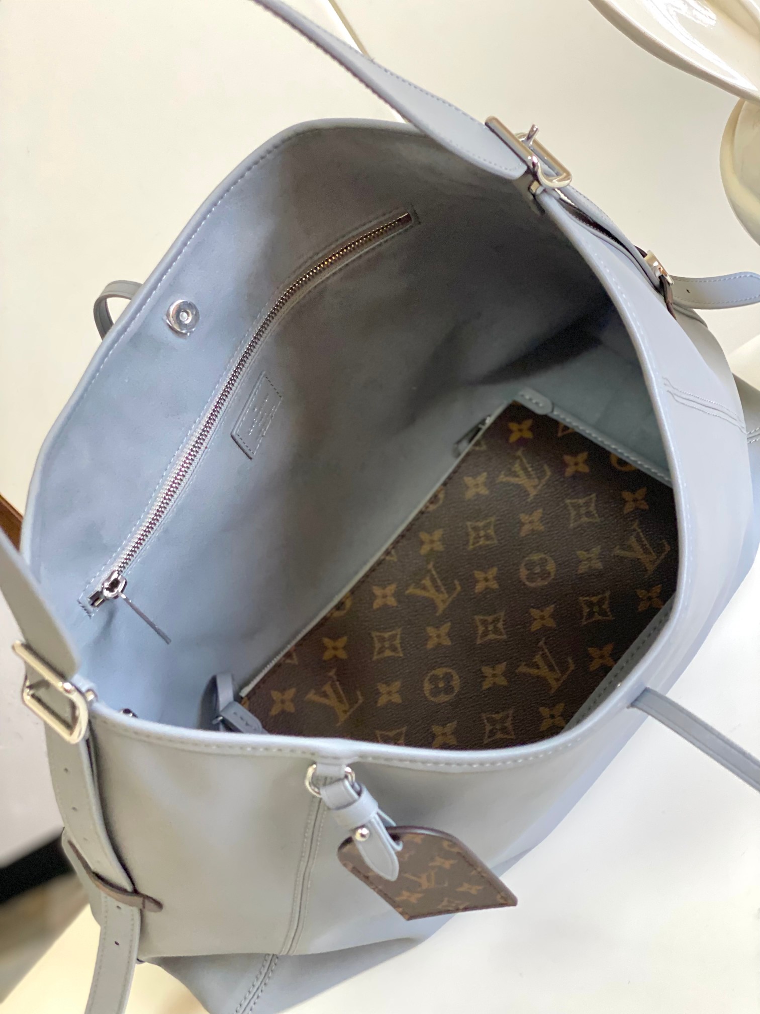 [TOP] Louis Vuitton LV  Carryall Dark MM Bag 39 x 30 x 15 cm -Grey
