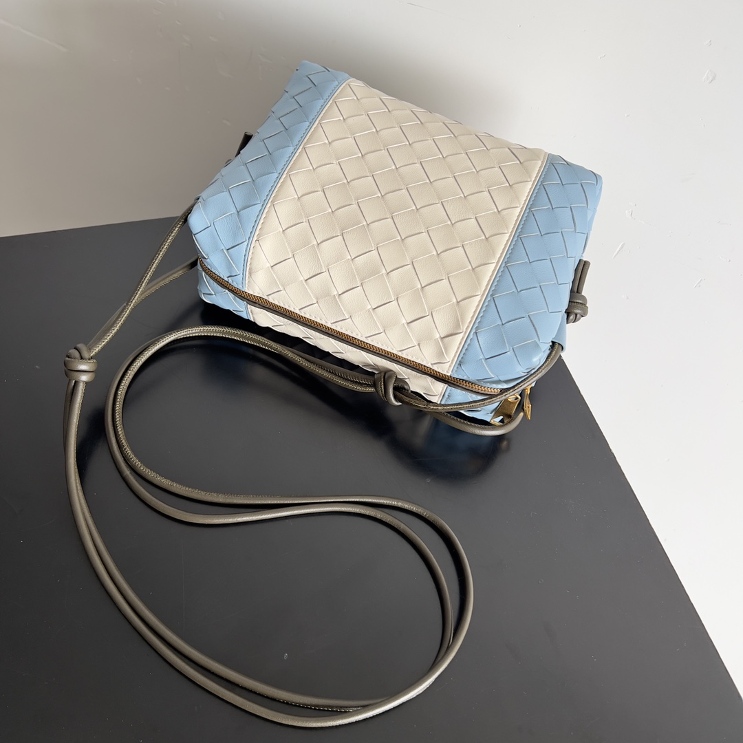 [TOP] Bottega Veneta BV Colorblock Loop Camera Bag 22x15.5x9cm - Blue and White