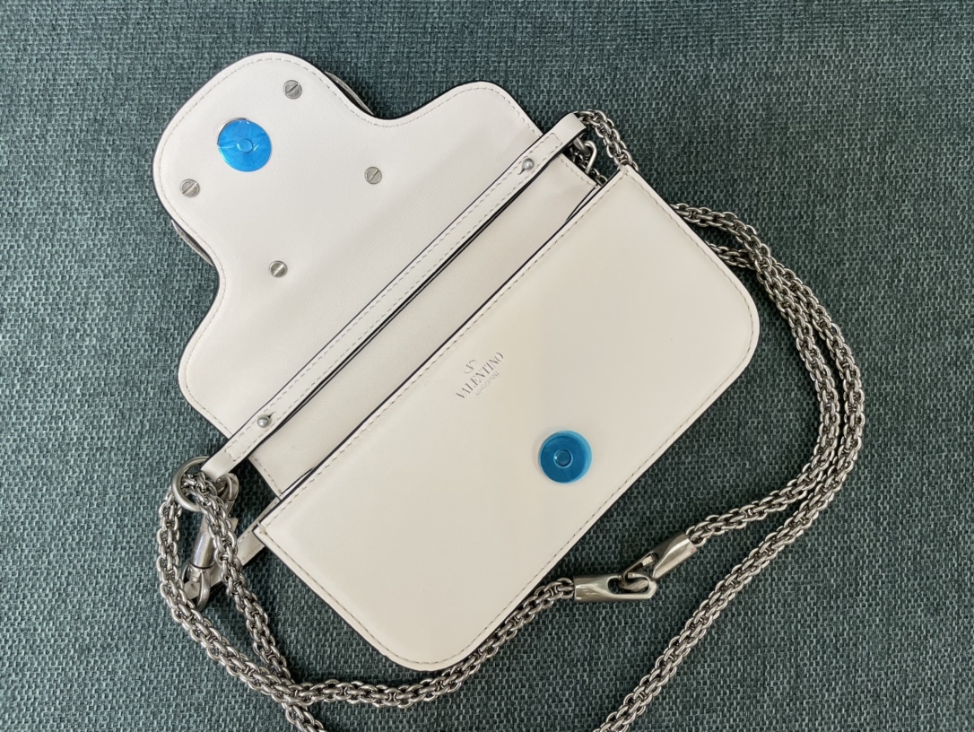 [TOP] VALENTINO Loco Bag with Star Diamond Buckle 20x11x5cm/27x13x6cm - White