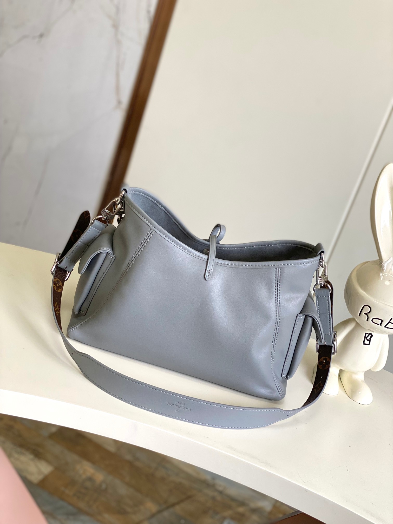 [TOP] Louis Vuitton LV CarryAll Cargo PM Bag 33.5 x 23 x 15 cm -Grey