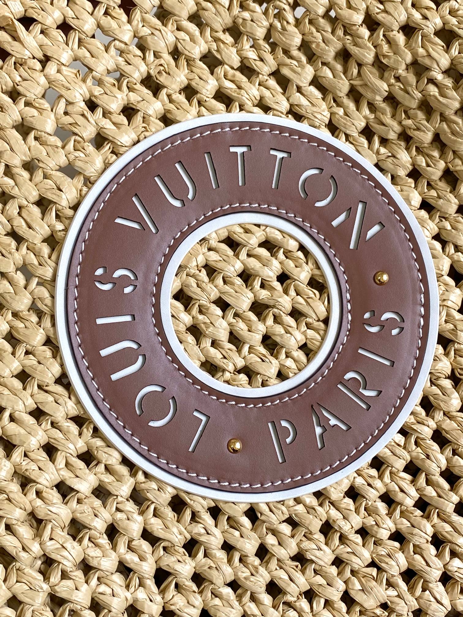 [TOP] Louis Vuitton LV On The Go MM Bag 37.5 × 30× 17cm- Beige