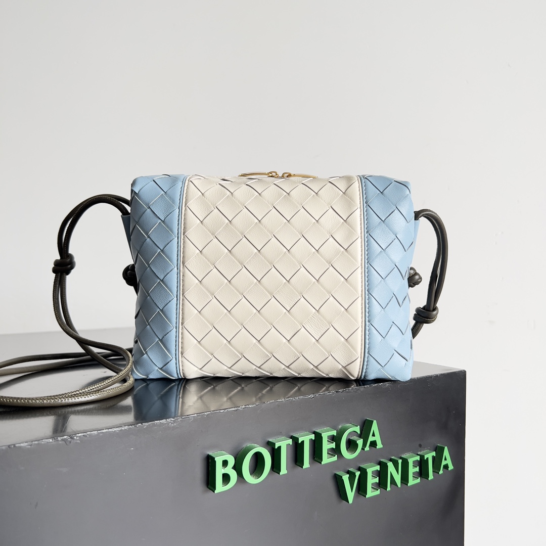 [TOP] Bottega Veneta BV Colorblock Loop Camera Bag 22x15.5x9cm - Blue and White