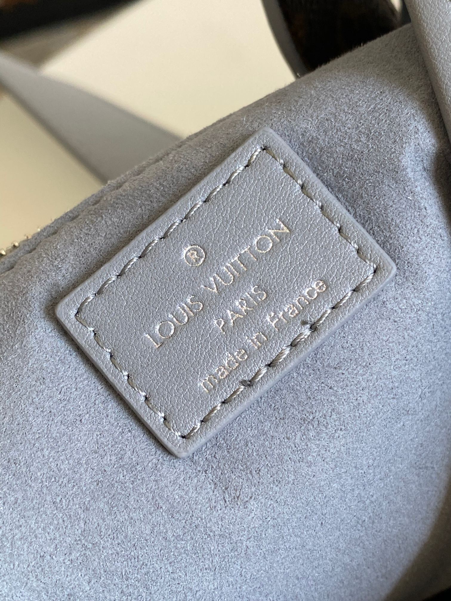 [TOP] Louis Vuitton LV CarryAll Cargo PM Bag 33.5 x 23 x 15 cm -Grey